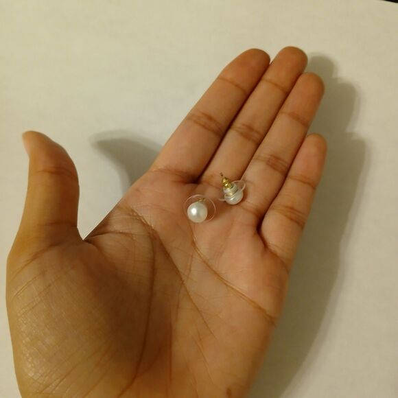 Women's White Bead Stud Minimalist Elegant Earrings - Picture 7 of 7